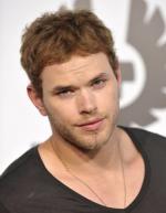 Келлан Латс: 311x400 / 20 Кб