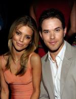 Келлан Латс: 309x400 / 26 Кб