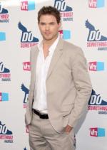 Келлан Латс: 285x400 / 24 Кб