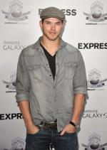 Келлан Латс: 285x400 / 24 Кб