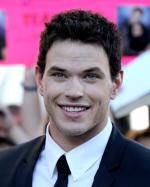 Келлан Латс: 1645x2048 / 419 Кб