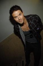 Келлан Латс: 266x400 / 15 Кб