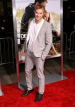 Келлан Латс: 281x400 / 27 Кб