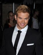 Келлан Латс: 312x400 / 19 Кб