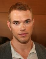 Келлан Латс: 314x400 / 19 Кб