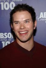 Келлан Латс: 272x400 / 18 Кб