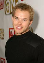 Келлан Латс: 281x400 / 20 Кб