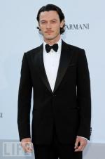 Люк Эванс: 395x594 / 21 Кб