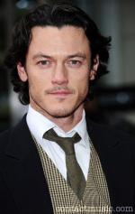 Люк Эванс: 500x787 / 82 Кб