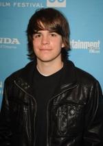 Джонни Симмонс: 282x400 / 21 Кб