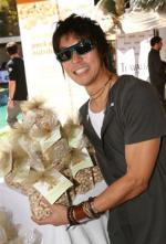 Аарон Ю: 272x400 / 29 Кб