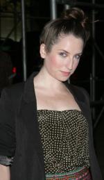 Зои Листер Джонс: 232x400 / 20 Кб