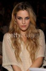 Райли Кио: 389x592 / 45 Кб