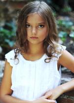 Mia Clarke: 1463x2048 / 318 Кб