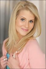 Christina Blevins: 400x600 / 32 Кб