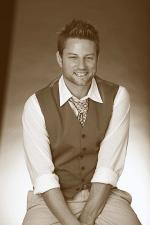 Scott Forrester: 480x720 / 51 Кб