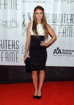 Лили Коллинз: 285x400 / 26 Кб