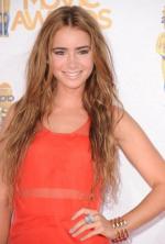 Лили Коллинз: 271x400 / 22 Кб