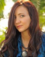 Kim Donovan: 1621x2048 / 398 Кб