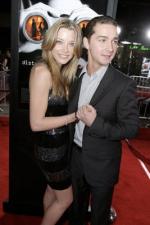 Шайа ЛаБаф: 267x400 / 25 Кб