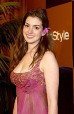 Энн Хэтэуэй: 261x400 / 24 Кб