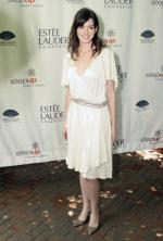 Энн Хэтэуэй: 271x400 / 24 Кб