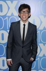 Кевин МакХэйл: 261x400 / 21 Кб