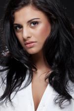 Giovanna Yannotti: 1200x1800 / 413 Кб