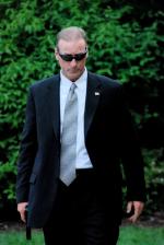 John J. Schneider: 860x1280 / 132 Кб