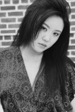 Jennivere Song Lee: 404x604 / 48 Кб