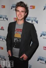 Кайл Рябко: 405x594 / 33 Кб