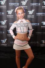 Сэди Брук: 480x720 / 66 Кб