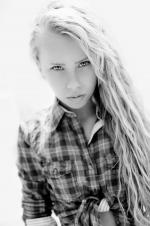 Сэди Брук: 1365x2048 / 275 Кб