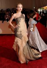 Тейлор Свифт: 1407x2048 / 376 Кб