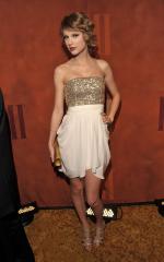 Тейлор Свифт: 1284x2048 / 378 Кб