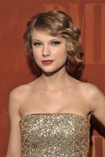 Тейлор Свифт: 1377x2048 / 534 Кб