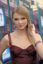 Тейлор Свифт: 269x400 / 22 Кб