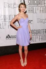 Тейлор Свифт: 266x400 / 26 Кб