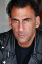 Крэйг Цуккеро: 480x720 / 49 Кб