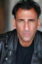 Крэйг Цуккеро: 480x720 / 47 Кб