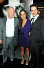 Колин О'Донохью: 1333x2048 / 462 Кб