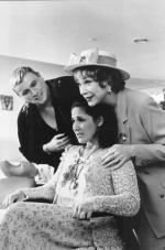 Ширли МакЛейн: 1355x2048 / 453 Кб