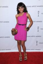 Тила Данн: 400x600 / 41 Кб