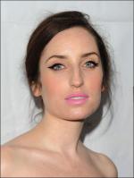 Зои Листер Джонс: 451x596 / 39 Кб