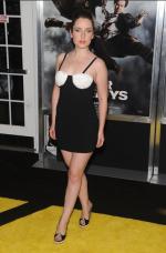 Зои Листер Джонс: 393x595 / 43 Кб