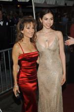 Сьюзэн Луччи: 266x400 / 27 Кб