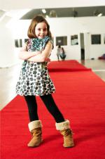 Люси Хатчинсон: 1365x2048 / 381 Кб