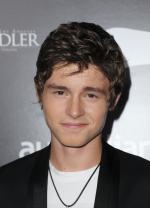 Каллэн МакОлифф: 1477x2048 / 347 Кб