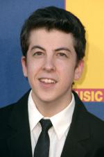 Кристофер Минц-Плассе: 266x400 / 18 Кб