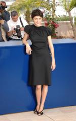 Одри Тоту: 250x400 / 23 Кб